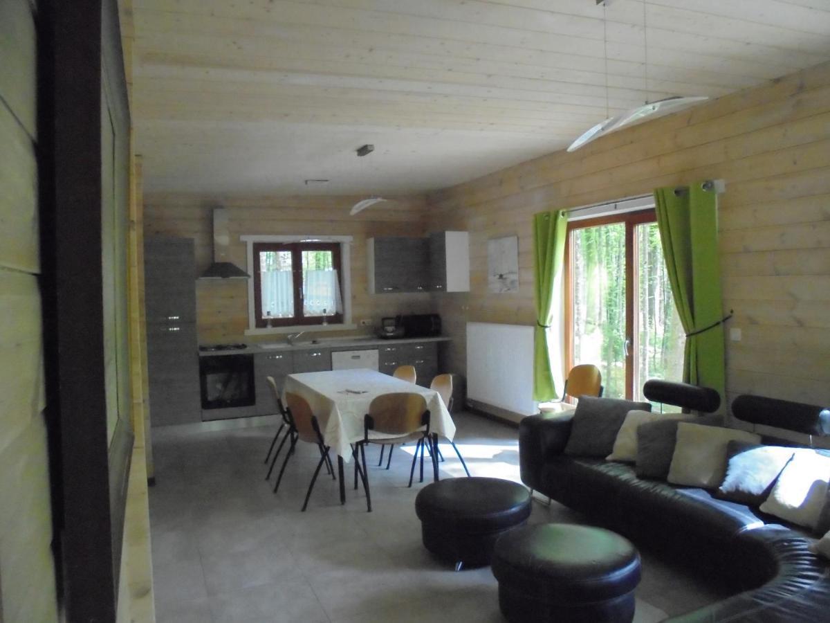Gîte LE SOUS-BOIS Cerfontaine Exterior foto